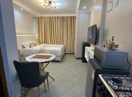 Pamoja stays - Modern studio near transit with balcony and workspace, h&ocirc;tel pas cher &agrave; Rungiri