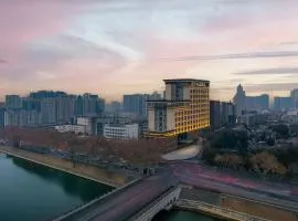 西安明城墙永兴坊桔子水晶酒店