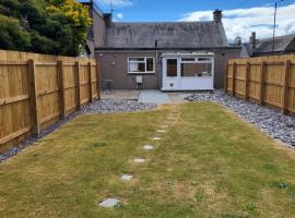 Central 2-bedroom bunglow with double sofa bed, villa in Carnoustie