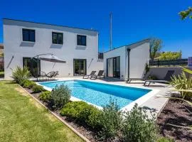 Villa Minka near Pula for 4 people with private pool and jacuzzi