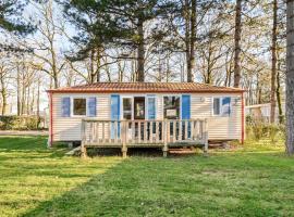 Mobil-home 6 personnes 3 chambres, hotel in La Boissière-de-Montaigu