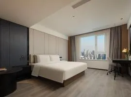 Atour Hotel Qingdao Wusi Square MixC Mall