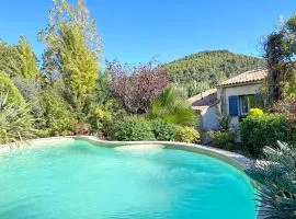 Spacious Villa with Pool - Peaceful Stay in Sud Luberon
