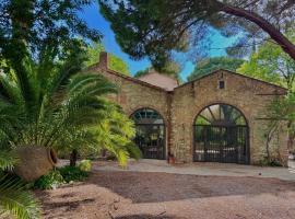 Domaine de la Fauvelle, hotel v destinaci Thuir