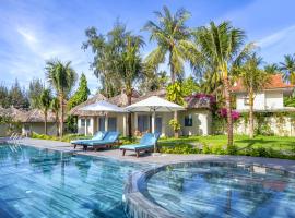 Coco Cottage Beachfront Resort, cottage in Mui Ne