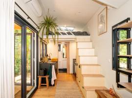 Basecamping Pula, hotel a Is Morus