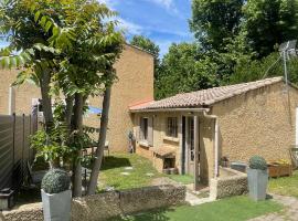 Jolie petite maison Avignon - Montfavet, Hotel in Montfavet