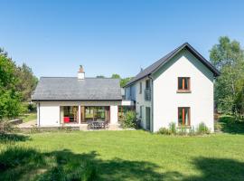 켄메어에 위치한 호텔 Large Kenmare home sleeping 10. Free use of pool
