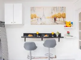 Stunning 2 Bed House with Parking in Dagenham