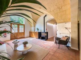 Noualt Suites, hotel v destinaci Ferreries