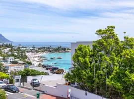 Clifton Beachfront Studio-Walk To The Beach