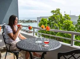 Clifton Beachfront Studio-Sea Views & Walk To Beach