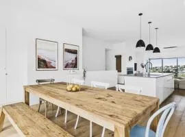 ALMA - sun filled stylish beach house