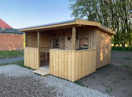 Hærvejshallen Hytte 1, hótel í Bække