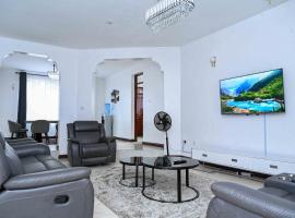 Sofitel Executive 4 bedrooms all ensuite own compound, хотел с паркинг в Кисуму