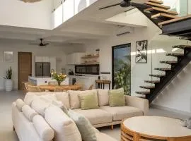 Spacious 3 bedroom villa - Walk to the beach