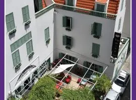 Via Mina Hotel