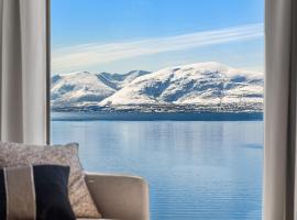 Premium Penthouse Sea & Mountain view Apartments, hotel in Tromsø