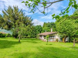 Chalet Lucia by Interhome, σαλέ σε Claino