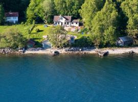Beautiful Beach line Cabin with sauna near Pulpit Rock, chal&eacute; alpino em Forsand