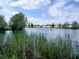 The Lakehouse on Windrush, hotel pantai di South Cerney