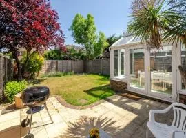 Spacious, Garden home by Walton Station - Pass the Keys