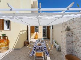 Silver Home - house in the center with garden, Otranto, hotel v destinácii Otranto
