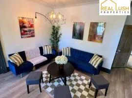 Large 4 Bed Home With Free Parking