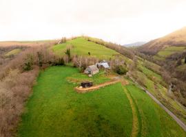 Parcel Tiny House Bele Ame au coeur des Pyrénées, domek nebo chatka v destinaci Germ