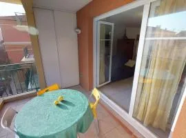 Spacieux 3P en Centre-ville de Menton, Terrasse, Parking, Wifi Gratuit, Proche Plage - FR-1-196-270