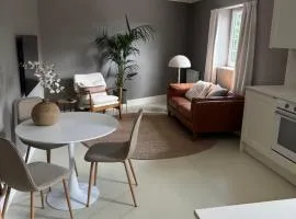 Aaron Glen Guest Apartments