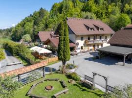 Gasthof Martinihof, hotel v destinaci Latschach ober dem Faakersee