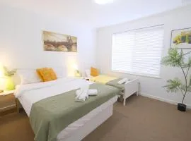 Relaxing Two-Bedroom Retreat Near the Airport