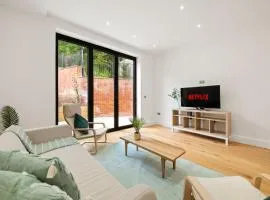 Spacious 3bd l Family Home