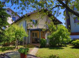 Apartman Ozimice 2、ビハチのホテル