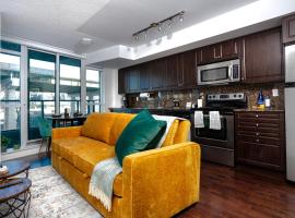 Downtown Cozy 1BR Condo- Steps from Lake & King street, hotel v destinaci Toronto