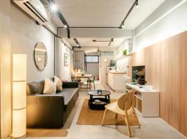 Rare Bangkok Townhouse Perfect for Groups, 8 mins to Train, rumah kotej di Bangkok