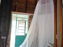 Hotel y Museo Aldea Maya Toktli Orígenes - Casa Maya Toh - Alberca, Wifi Starlink, Tour Museo, Hotel in Izamal