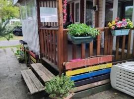 Bungalow idéal à Saint-Jean-de-Monts avec piscine, готель у місті Сен-Жан-де-Мон