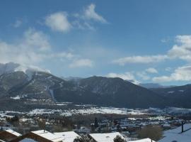 Chalet Nanook, charme et luxe Pyrénéen, hotel with hot tubs in Bolquere Pyrenees 2000