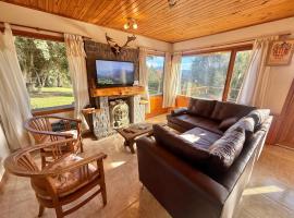 Casa de montaña By Los Amancays, cabin in Villa La Angostura