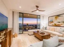 Majestic 3 BR Penthouse Private Rooftop and Jacuzzi
