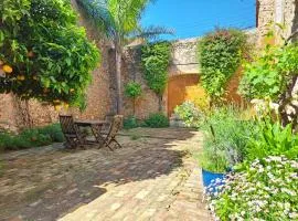 Casa Histórica con Piscina en la Costa Brava