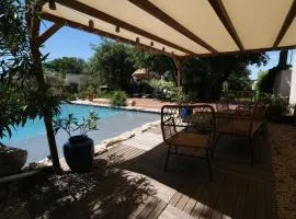 Charming Provencal Mas with pool by Taillades, close to Cavaillon in the Luberon, sleeps 6.