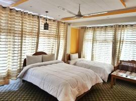 Skardu view point hotel and huts, hotel v destinaci Skardu
