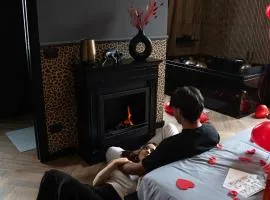 One of one Experiences - LOVE SPA SUITE