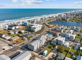 Suite Caroline. By the Beach and a Pool.