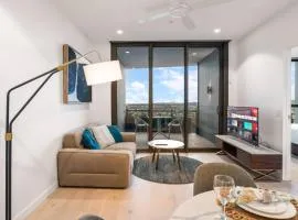 Affordable Luxe City and River Views 5 Star Amenities