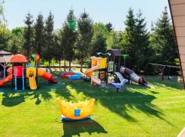 Domki OAZA, khách sạn ở Sarbinowo