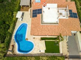 Villa Rafael muy tranquilo y piscina privada，位于蓬塔普里马的酒店